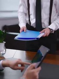 霆少，夫人假死後偷生三個娃 - Episode 72