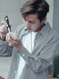 被校花撞飛後，我茍成了世界首富 - Episode 77