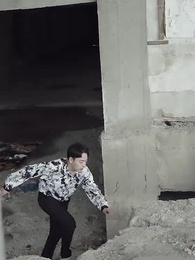 被校花撞飛後，我茍成了世界首富 - Episode 98