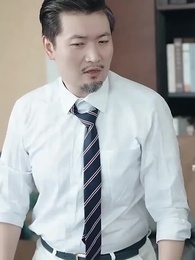 被校花撞飛後，我茍成了世界首富 - Episode 33