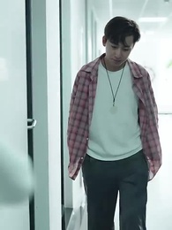 第35集 - 被校花撞飛後，我茍成了世界首富