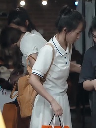 被校花撞飛後，我茍成了世界首富 - Episode 55