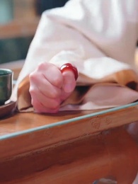 ตอนที่ 30 - รายงานพระองค์, สมเด็จพระราชินีต้องการหย่า