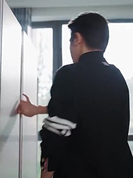 Tập 30 - Sếp Bùi Lúc Nào Cũng Muốn Dựa Hơi Con Trai