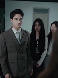 ทั้งโลกต่างจับจ้องมาที่เธอ - Episode 14