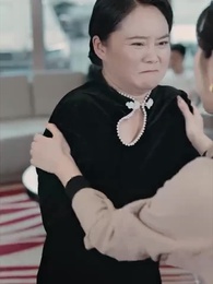 ทั้งโลกต่างจับจ้องมาที่เธอ - Episode 34