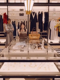 大富豪のバツイチ孫娘 - Episode 32