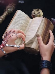 Episode 46 - Vampire's Bloddy Kiss