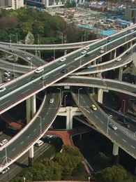 Episode 1 - [Synchron] Putzfrau? Präsidentin!