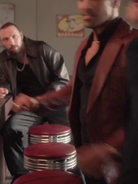 Fugindo do Abraço do Bilionário - Episode 43