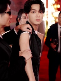 من العامل البسيط إلى وريث الإمبراطورية - Episode 10