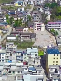 [더빙 버전] 얼음 속에 핀 꽃 - Episode 8