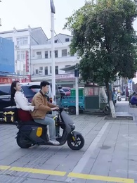 Episode 30 - Rich & Ridiculous