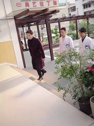 الغني يدلل زوجته الحامل - Episode 67