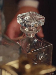 Love, Betrayal and Queen's crown - Episode 15