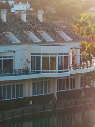 Crossing the line to love - Episode 42