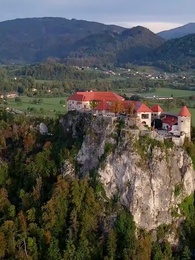 Episodio 12 - Custodito Dal Mio Fratello Alfa