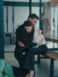 Cayendo por su Guardaespaldas - Episode 22