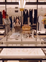 [Dubbed]The Billionaire’s Divorced Granddaughter - Episode 32