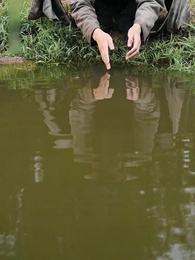 Episódio 1 - Sob a Chuva, Dois Destinos