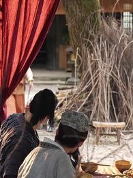 大姑扛著殺豬刀帶全村人炫肉 - Episode 72