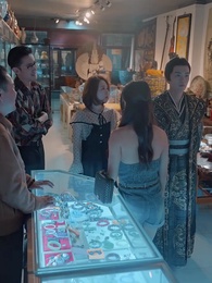 穿越後，皇上追來現代了 - Episode 13