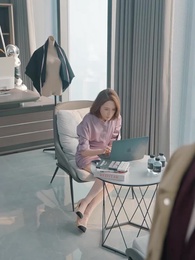 穿越後，皇上追來現代了 - Episode 46