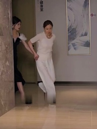 عاملة النظافة في الشركة هي في الواقع الرئيسة[مدبلج] - Episode 96