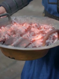 第10集 - 皇后低頭看看朕