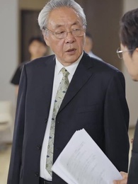 فتاة في مواجهة النور - Episode 43