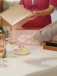 離婚後我成了全球首富的孫女 - Episode 44