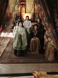 ทั้งวังแอบฟังหัวใจฉันถูกไล่ล่ารัก - Episode 32