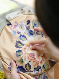 第4集 - 落花逢君冠中宮