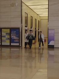 女保潔竟是隱藏大佬 - Episode 155