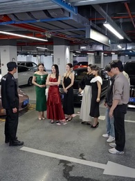 Episode 5 - [Synchro]Streit um einen Parkplatz