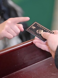 不裝了，我姐姐是首富 - Episode 40