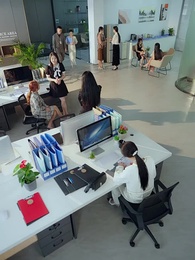 Nicolas, la nouvelle stagiaire semble être votre épouse - Episode 59