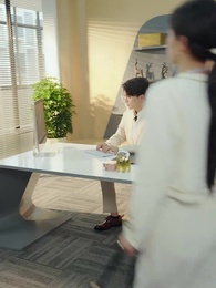 Nicolas, la nouvelle stagiaire semble être votre épouse - Episode 46