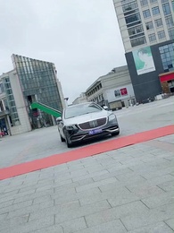 Nicolas, la nouvelle stagiaire semble être votre épouse - Episode 1