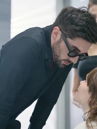 Episodio 6 - [Doblado] Huyendo de la sombra del CEO