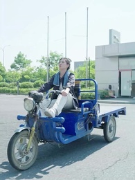 不裝了，我才是三個大佬哥哥的心尖寵 - Episode 1