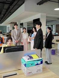 不裝了，我才是三個大佬哥哥的心尖寵 - Episode 56