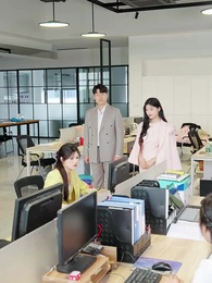 不裝了，我才是三個大佬哥哥的心尖寵 - Episode 60