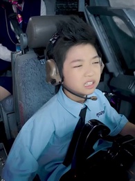 [Doblado]Pequeño piloto, gran hazaña - Episode 12