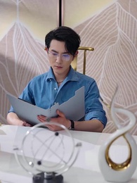 渣男嫌我醜，我轉身嫁給千億總裁 - Episode 28