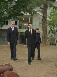 الحلقة 49 - عاملة النظافة هي رئيسة تنفيذية