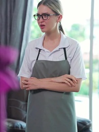 عاملة النظافة هي رئيسة تنفيذية - Episode 22