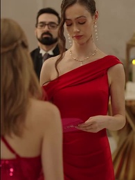 Kraliçe Geri Döndü - Episode 17