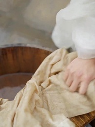 الحلقة 51 - حكاية الزوجة القوية والزوج المتخفي