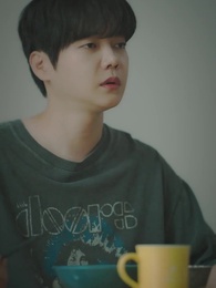 A Man Who Kisses to Survive - Episode 33